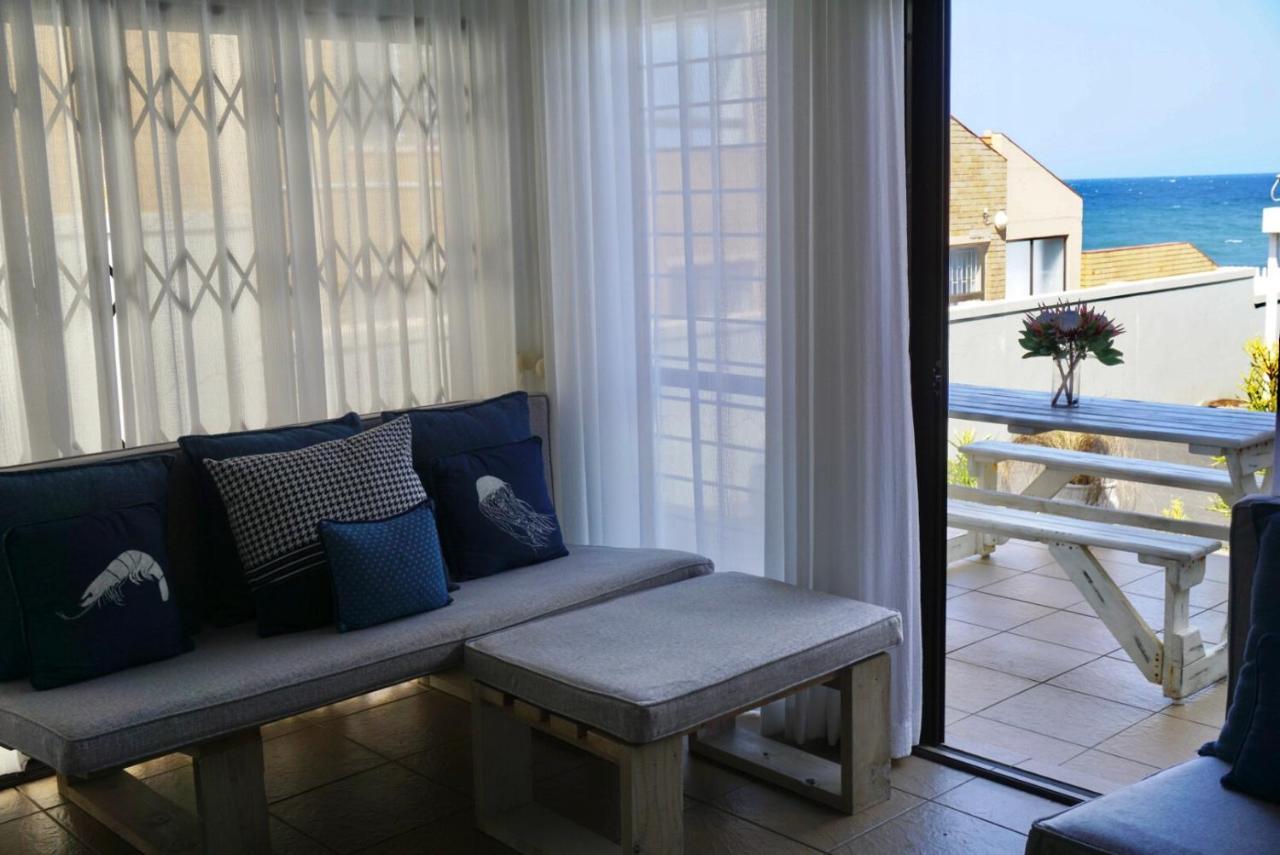 Apartment 4 Coral Cove *